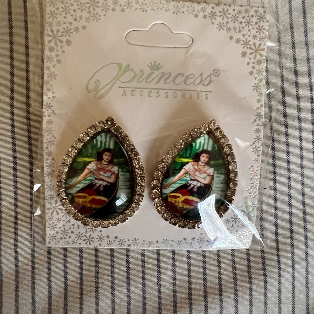Loteria, Frida Kahlo earrings.